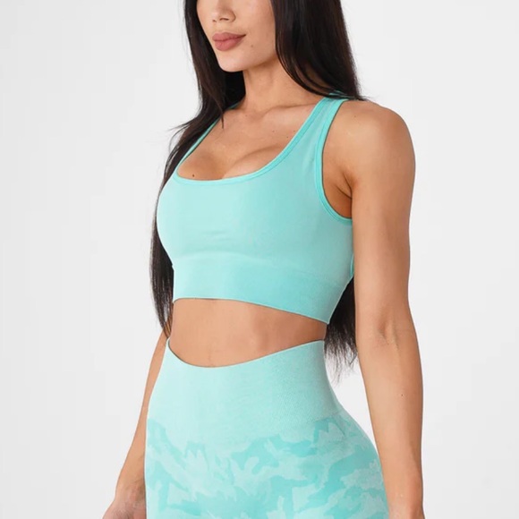 NVGTN Eclipse Seamless Sports Bra - Picture 2 of 7